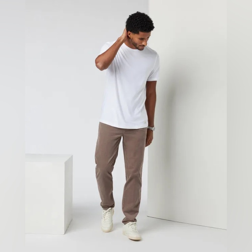 Vuori men’s lightweight colduroy pants